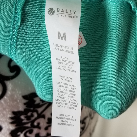 NWT Women's Medium Bally's fitness open back top - Picture 6 of 8